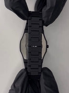 Black Minimalist Analog Wrist Aura Watch With Stainless Steel