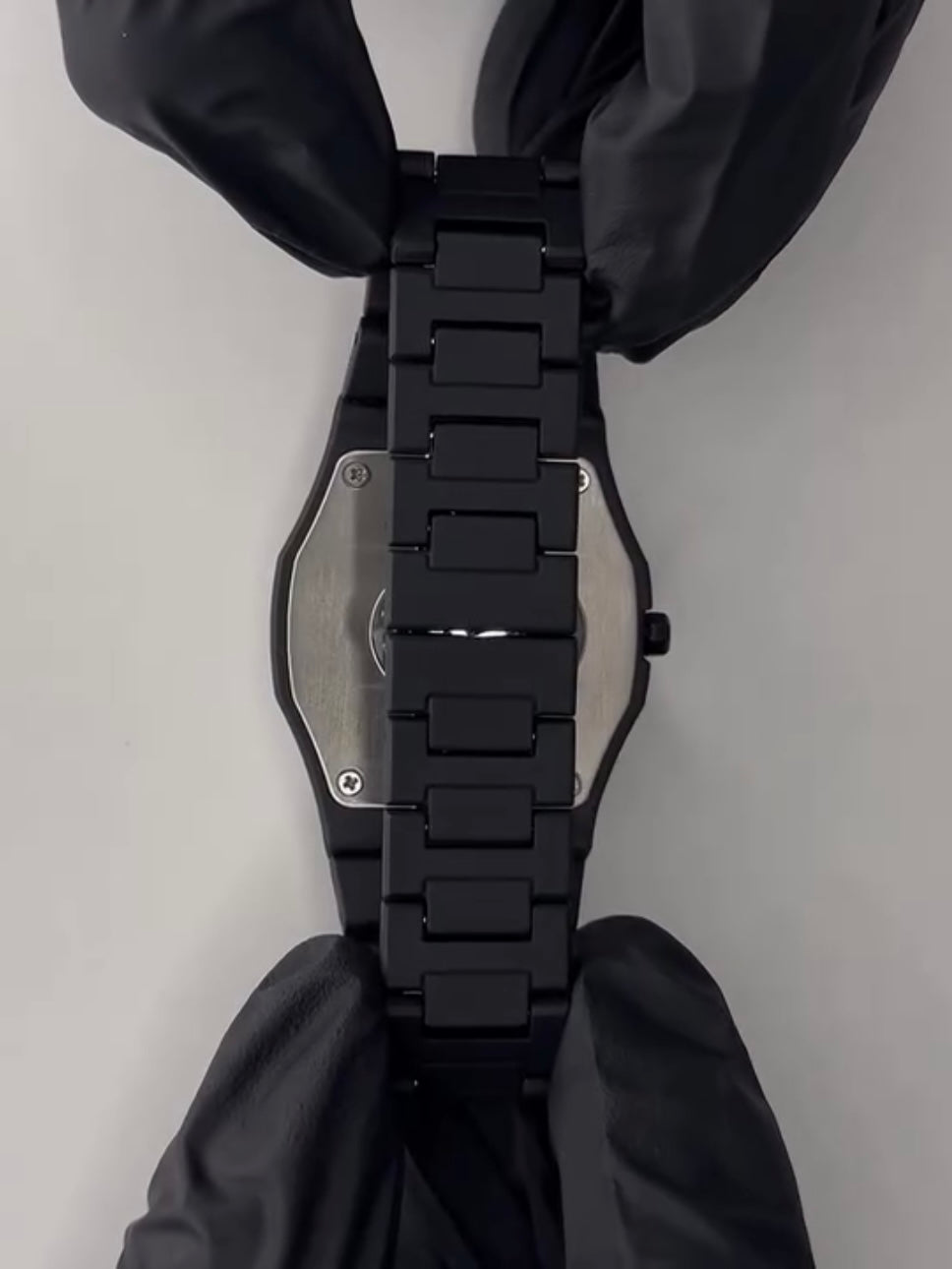 Black Minimalist Analog Wrist Aura Watch With Stainless Steel