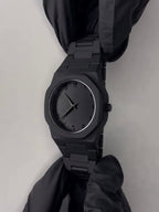 Black Minimalist Analog Wrist Aura Watch With Stainless Steel
